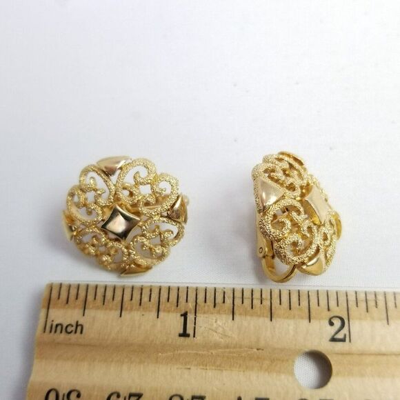 Vintage Avon Gold Tone Scroll Design Clip On Earrings, 80s Style, Signed, Estate - Picture 5 of 7